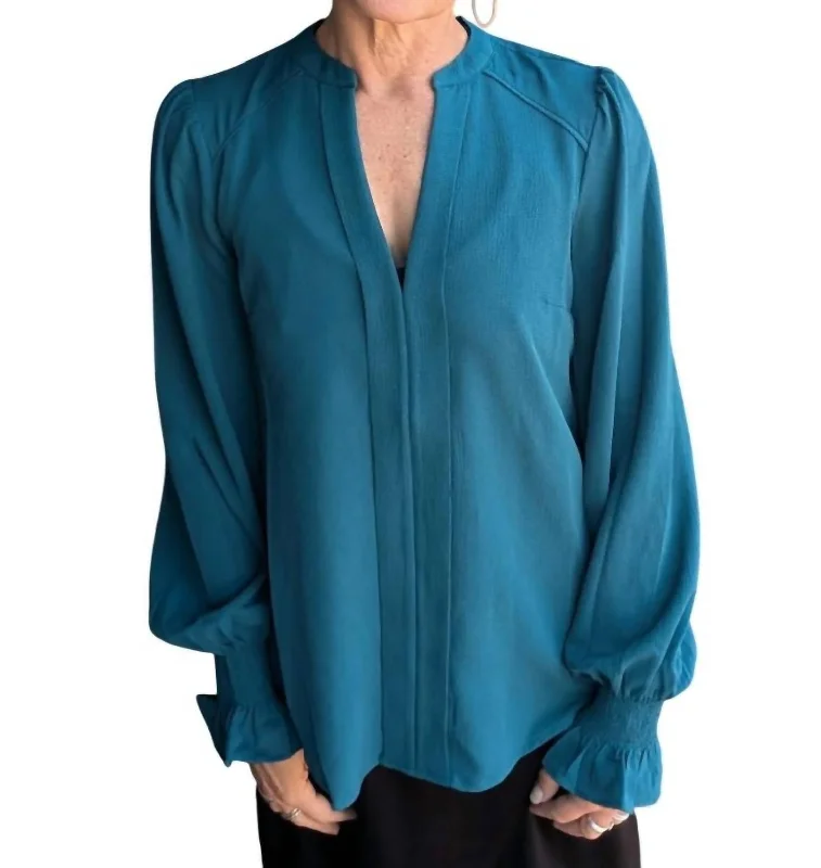 Layered ShirtsEssential Blouse In Hunter