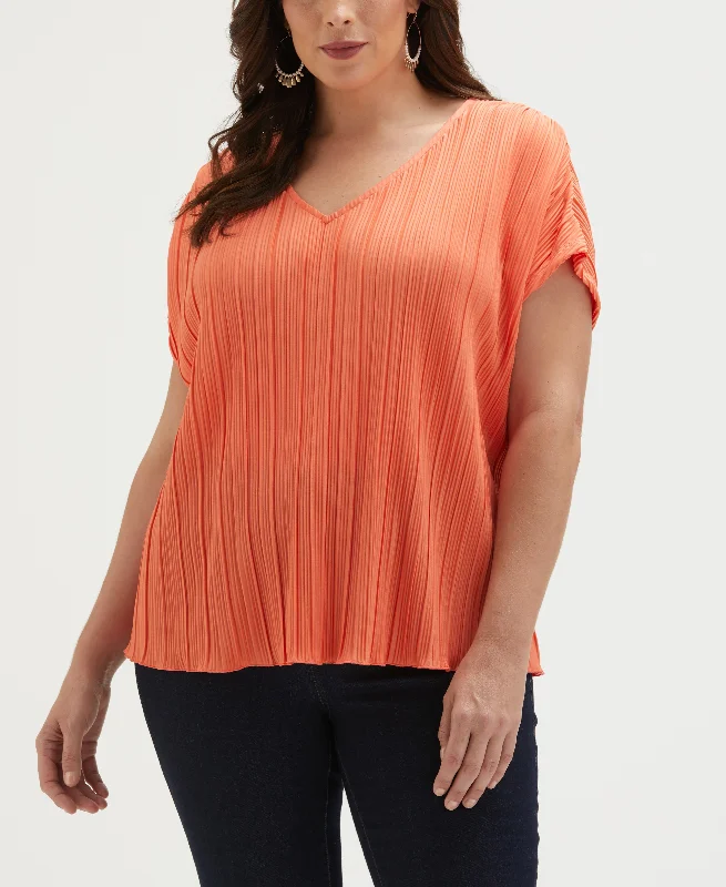 Plus Size V-Neck Plisse TopLarge women's blended tops